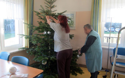 Christbaum schmücken